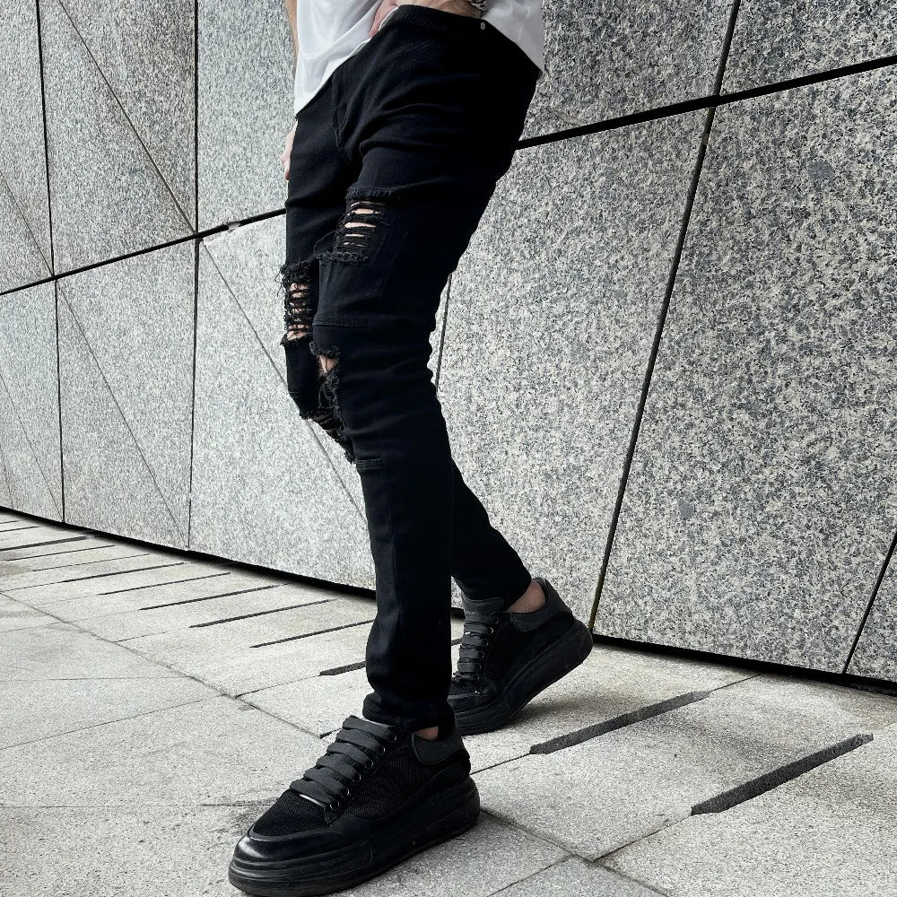 BLACK RIPPED JEANS